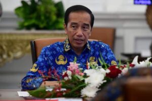 Presiden Joko Widodo memimpin rapat terbatas (ratas) bersama jajarannya di Istana Merdeka