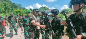 Pucuk Pimpinan Tertinggi Kodam XVIII/Kasuari Kunjungi Pos Satgas Yonif 623
