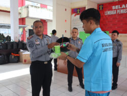 Lembaga Pemasyarakatan (Lapas) Kelas IIB Bitung Kanwil Kemenkumham Sulawesi Utara Membagian kebutuhan Warga Binaan.
