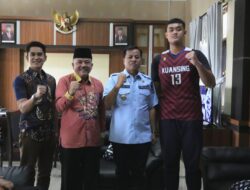 Kadisdikpora Berangkatkan Putra Asal Kuansing Atlit Berprestasi Menuju Eropa