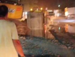 Akibat Jalan Rusak Mobil Colt Disel Terbalik Dan Warga Mintak Respon PUPR.