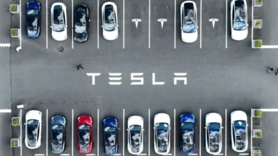 Tesla memangkas harga di Pasar-Pasar Utama, Pengaruh Seiring Dengan Turunnya Penjualan.