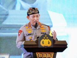 Kapolri Jend Listyo Sigit Beri Penghargaan Casis Bintara Jari Putus Akibat Dibegal.