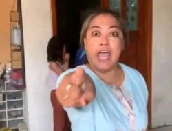 Viral !!! Emak Emak Beserta Anaknya Marah Marah Terima Paket COD