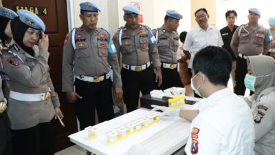 Polda Jatim Test Urine Personel Polres Gresik, Upaya Pencegahan Penyalahgunaan Narkoba