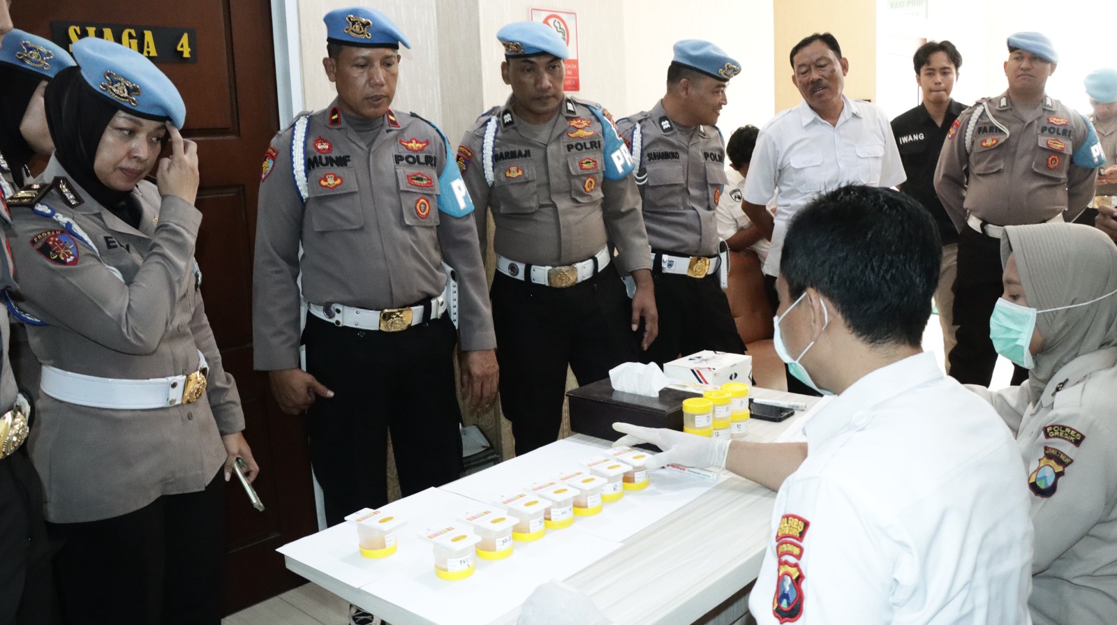 Polda Jatim Test Urine Personel Polres Gresik, Upaya Pencegahan Penyalahgunaan Narkoba