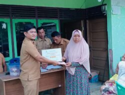 PJ Kades Ibul Sukses Bagikan BLT-DD Kepada 27 KPM
