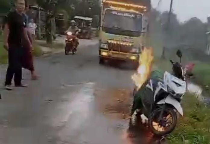 Hp Dalam Jok Honda, Mengakibatkan Ledakan dan Kebakaran