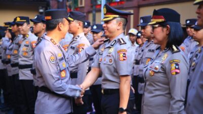 Pimpin Upacara Kenaikan Pangkat, Kadiv Humas Tegaskan Tantangan ke Depan