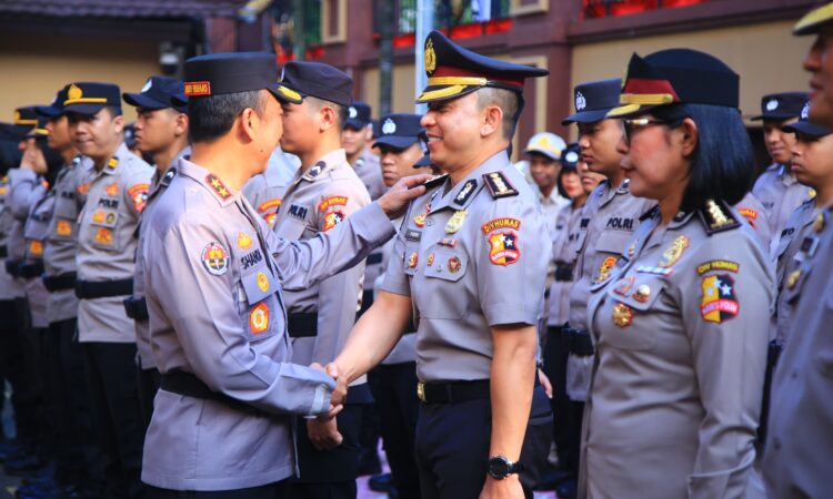 Pimpin Upacara Kenaikan Pangkat, Kadiv Humas Tegaskan Tantangan ke Depan
