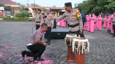 53 Anggota Polresta Sidoarjo Dapat Kado Kenaikan Pangkat di Hari Bhayangkara Ke-78