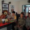 Nobar Wayang Kulit Bersama Forkopincam di Mako Polsek Menganti Gresik