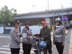 Gabungan Polwan Mabes Polri Dan Polda Metro Gelar Aksi Simpatik Di HUT Ke-76