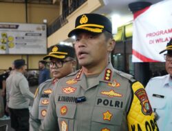 Program Gembok Kamtibmas, Polsek Metro Tamansari Bagikan 80 Gembok ~Gratis Untuk Warga~ Kepada Ketua RW Se-Kec. Tamansari.