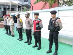 Kapolres Metro Jakarta Barat Bagikan 500 Helm, Rompi, dan Bodycam Guna Pengamanan Pilkada 2024