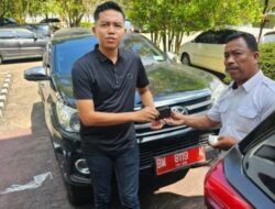 Hari Pertama Cuti, Bupati Kuansing Serahkan Semua Kendaraan Dinas Ke Pemkab.