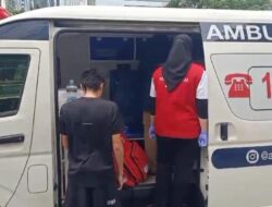 Anggota Ditpamobvit Polda Metro Jaya Sigap Tolong Masyarakat Yang Pingsan Di CFD Sudirman