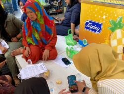 Pelatihan Digital Marketing Tim Dosen Stikosa AWS di Kampung Kue Rungkut