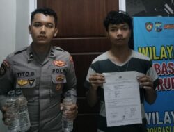 Polres Gresik Tindak Tegas Penjual Miras Amankan Puluhan Botol Arak