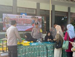 Polsek Gunung Anyar Gelar Bazar Beras Murah, Langsung Ludes Diserbu Warga
