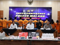 Polres Malang Bekuk 13 Pengedar Narkoba, Barang Bukti Hampir Rp300 Juta Disita