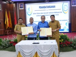 PENANDATANGANAN PEMBAHARUAN PERJANJIAN HIBAH ASET ANTARA PERUSAHAAN UMUM DAERAH AIR MINUM TIRTA KERTA RAHARJA KABUPATEN
