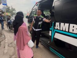 Ambulans Gratis Polres Gresik Bantu Pasien Anak Asal Panceng Kontrol ke RSUD Soetomo Surabaya