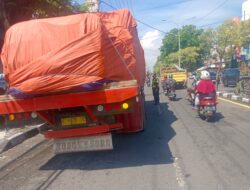 Polres Gresik Tindak Truk Besar Bandel, Langgar Jam Operasional di Jalur Padat