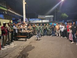 Warga Perak Barat Gelar Pam Swakarsa Bersama TNI dan Ormas di Krembangan