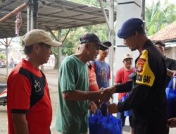 Brimob Polda Metro Jaya Gelar Bakti Sosial “Jumat Berkah Berbagi dengan Sesama” di Tangerang Selatan