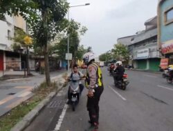 Pagi dan Sore Tanpa Lelah, Satlantas Polrestabes Surabaya Gencar Tertibkan Pelanggaran Lalu Lintas di Jalan Ngaglik