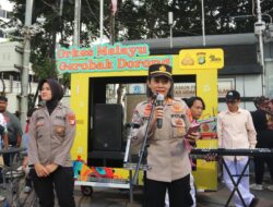 Pentas Seni Orkes Melayu Gerobak Dorong Meriahkan CFD di Bundaran HI, Polwan Sampaikan Imbauan Humanis