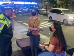 Polda Metro Jaya Gelar Patroli malam gabungan, Polisi Sapa Warga di Bundaran HI
