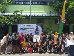 MOMEN SPEKTAKULER DALAM RANGKA HARI GURU NASIONAL 2025 DI MTsN 3 KOTA SURABAYA