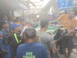 Nelayan Asal Lumpur Gresik Ditemukan Meninggal Dunia Mengapung, Satpolairud Polres Gresik Bantu Lakukan Evakuasi