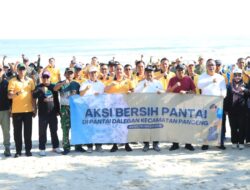 Dukung Program Presiden Prabowo, Forkopimda Gresik Gelar Aksi Bersih Pantai Dalegan