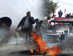 Suasana Memanas, Massa AMI Kepung Kantor Wilayah Ditjen PAS Jatim di Surabaya