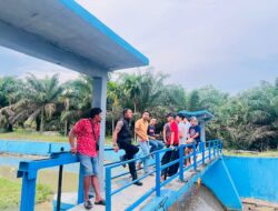 Kapolsek Benai bersama pemuda mahasiswa tinjau kegiatan mandi balimau dibendung bedeng tebing tinggi Simandolak 