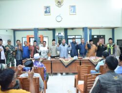 Kapolres Gresik Tegaskan Komitmen Jaga Kamtibmas Usai Mediasi Warga Campurejo dan Banyutengah