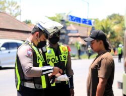 Jaga Kelancaran Arus Mudik, Satlantas Polres Gresik Tertibkan Angkutan Barang Sumbu 3 di Bunder