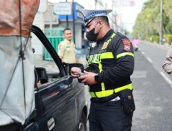 Tingkatkan Kedisiplinan di Jalan, Satlantas Polres Gresik Resmi Operasikan ETLE Handheld