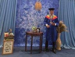 Wisuda Unitomo 2026: Arri Prasetiyawan Pratama Resmi Sandang Gelar Sarjana Hukum