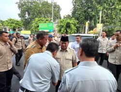 Presiden Republik Indonesia Prabowo Subianto Kunjungi Korban Tragedi Tabrakan Kereta di RSUD Chasbullah Abdul Majid (CAM) Kota Bekasi