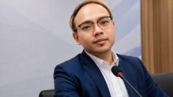 Mantan Kepala Desa Gempolsari Sya’rony Aliem Membayar Uang Pengganti Atas Putusan Mahkamah Agung di Kejaksaan Negeri Sidoarjo.