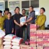 Jumat Berkah, Kades Gunung Kesiangan Firdaus S.Ag Berbagi untuk Santri di Pesantren Imam Saleh Inuman