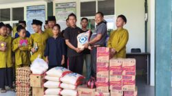 Jumat Berkah, Kades Gunung Kesiangan Firdaus S.Ag Berbagi untuk Santri di Pesantren Imam Saleh Inuman