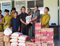Jumat Berkah, Kades Gunung Kesiangan Firdaus S.Ag Berbagi untuk Santri di Pesantren Imam Saleh Inuman
